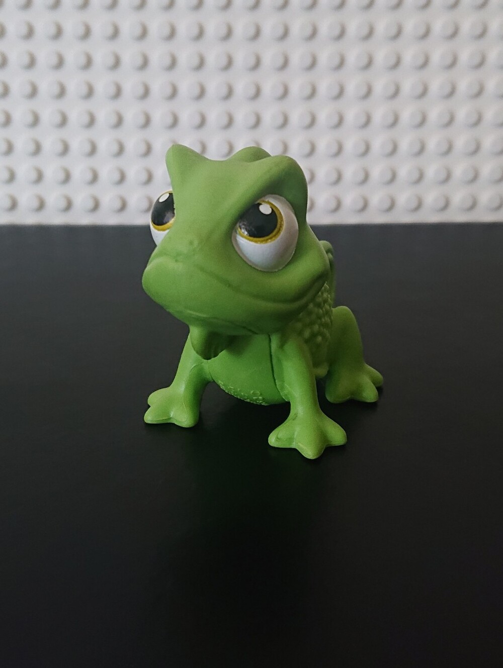 Jakks Pacific - Disney Pixar Tangled Movie - Chameleon Pascal 2" Figure   GENERA